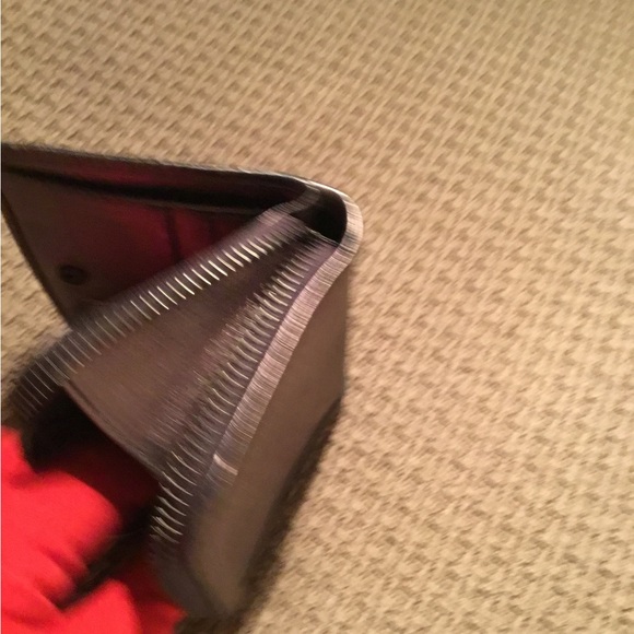 AUTHENTIC BURBERRY COMPACT WALLET IN GOOD PRE-LOVED CONDITION. ONLY $138.00.🔥🔥 - Picture 5 of 14